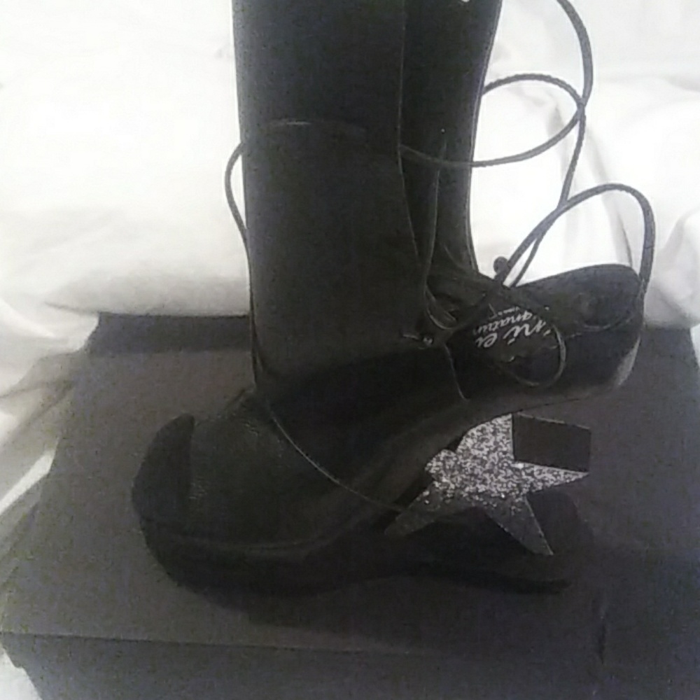 Shoes - Picture 2 of 4